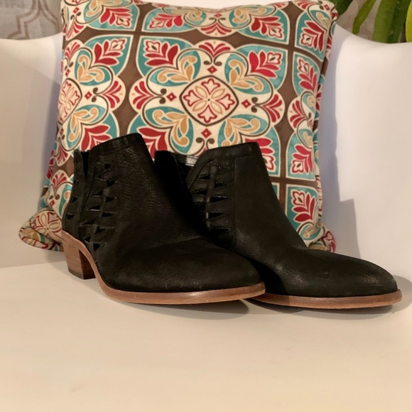 vince camuto prestetta bootie